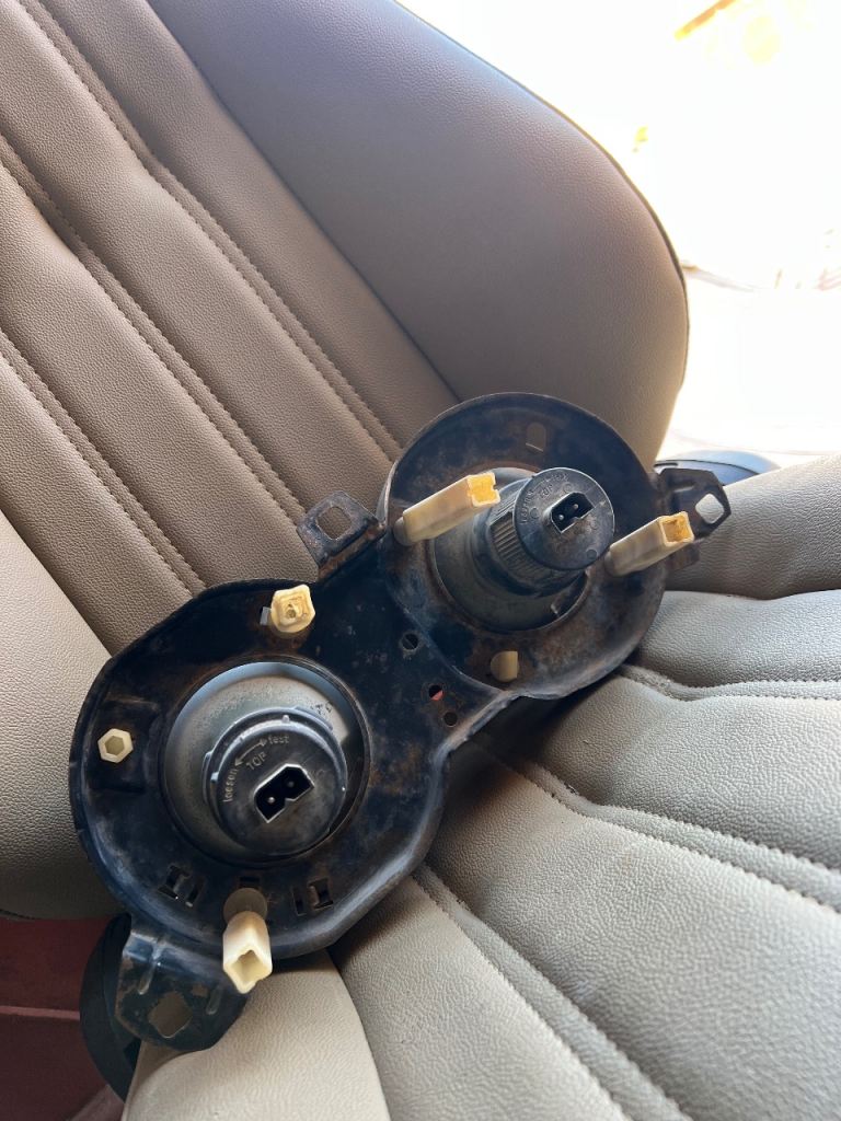 BMW E30 vorfacelift Hella headlights