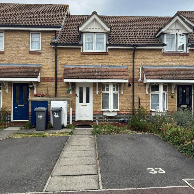 2 double Bed furnished House with private garden, Garrison Close, TW4 5EZ
