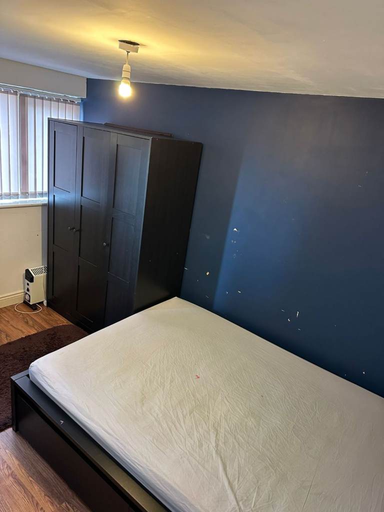 Large Double Bedroom(Fully Furnished)