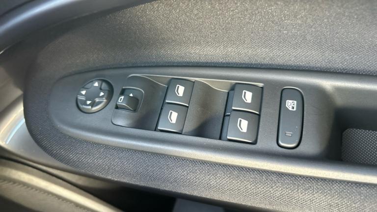 2025 Fiat 600 1.2 MHEV SUV 5dr Petrol Hybrid e-DCT Euro 6 (s/s) (136 ps) SUV Hybrid Automatic