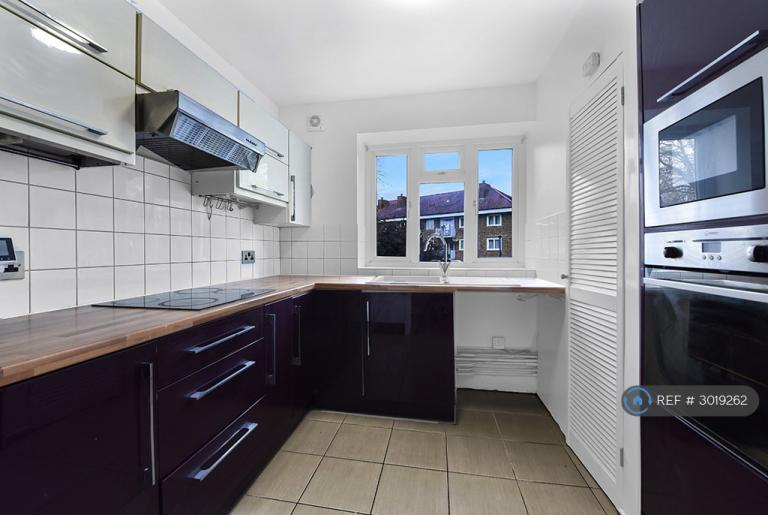 3 bedroom flat in Bostall Lane, London, SE2 (3 bed) (#3019262)
