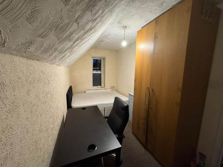 Double bedroom to rent Cheetham Hill area, 445 pcm, all bills included