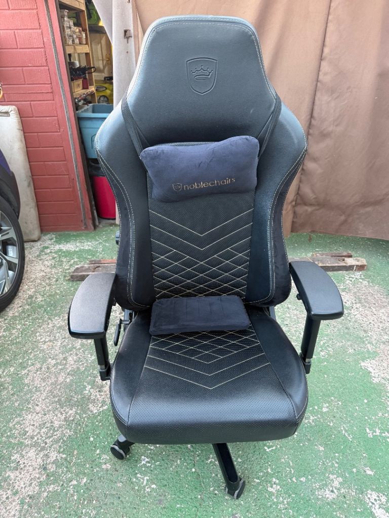 NOBLECHAIRS Hero black/gold good condition