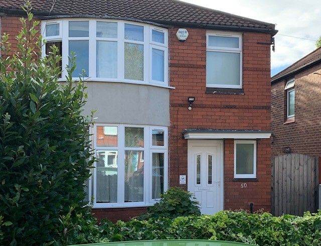 Withington. Double room available in good area.