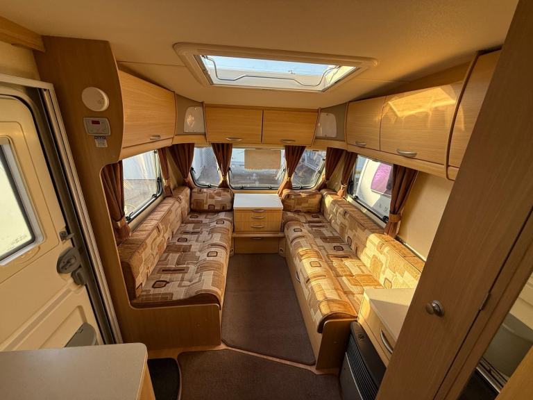 Abbey Vogue 2 610 Twin Axle Rear Island Bed Middle Bathroom