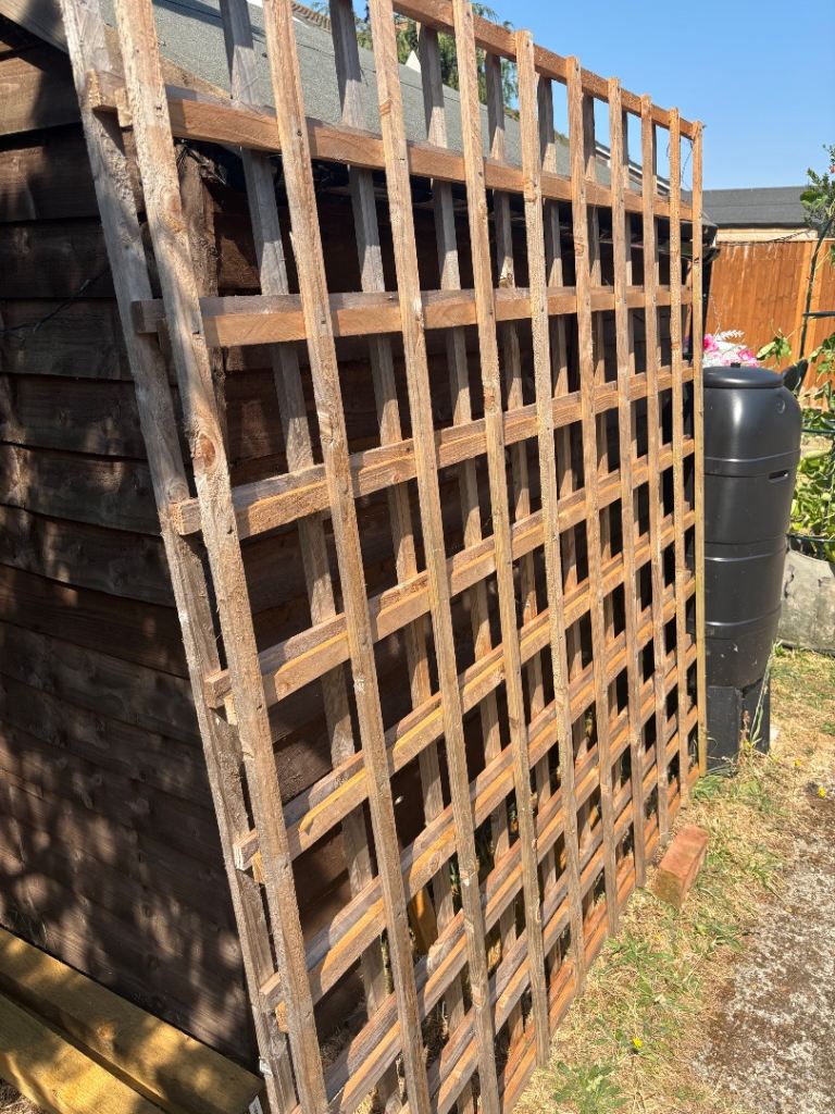4x new unopened bags blue circle quick set cement 2x 6x6 trellis and 4x 2100mm 75mm posts