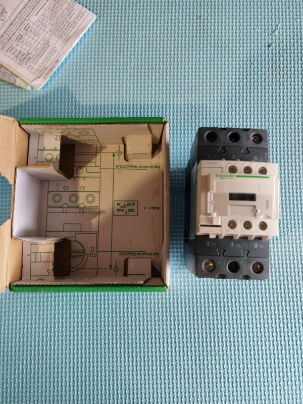 Schneider contactor 3 pole LC1D40AF7