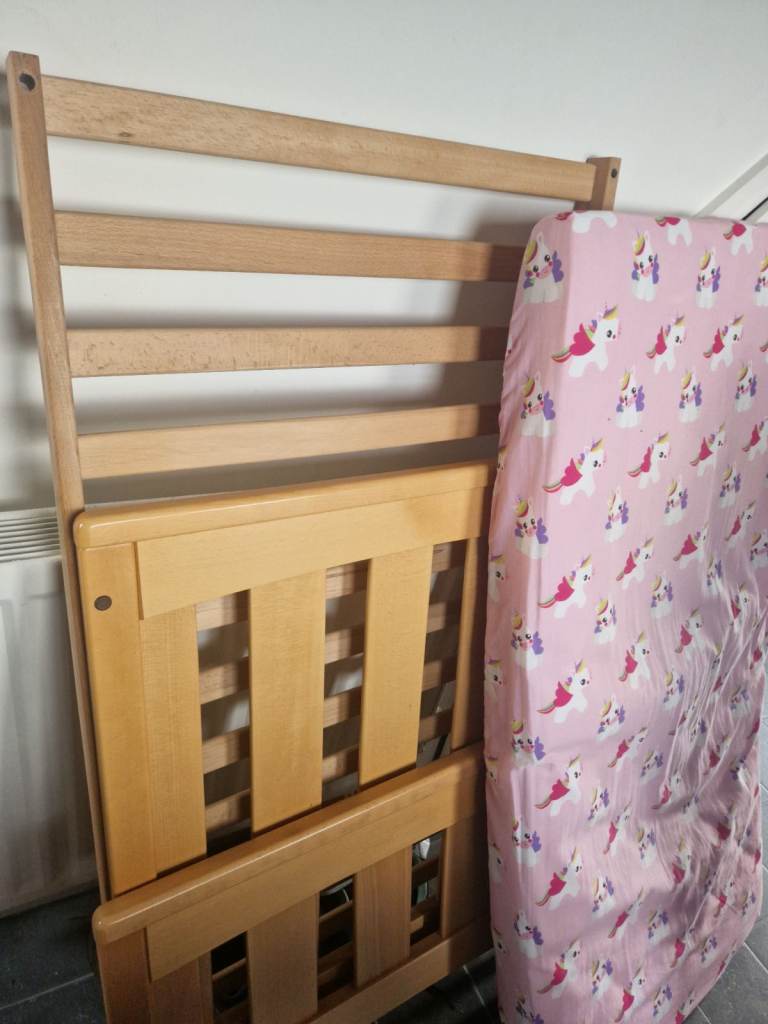 Toddler bed & mattress 