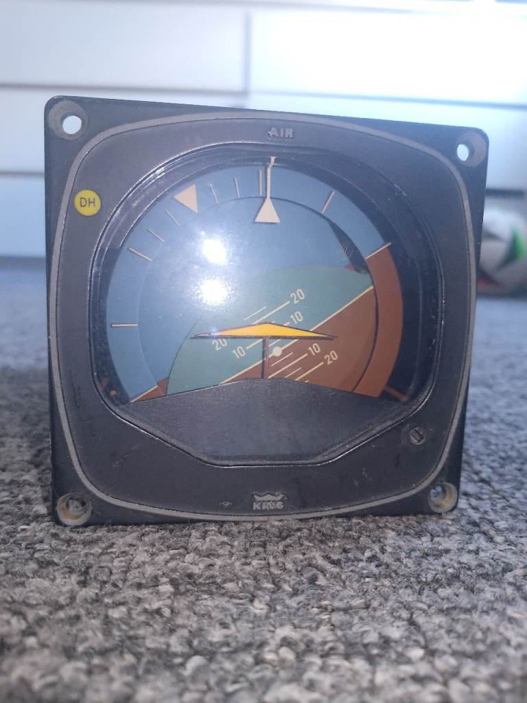 Bendix/King KI-256 vacuum artificial horizon / flight-command indicator