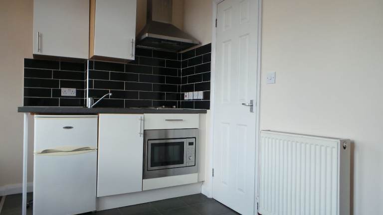 Modern Studio Apartment LU11JN