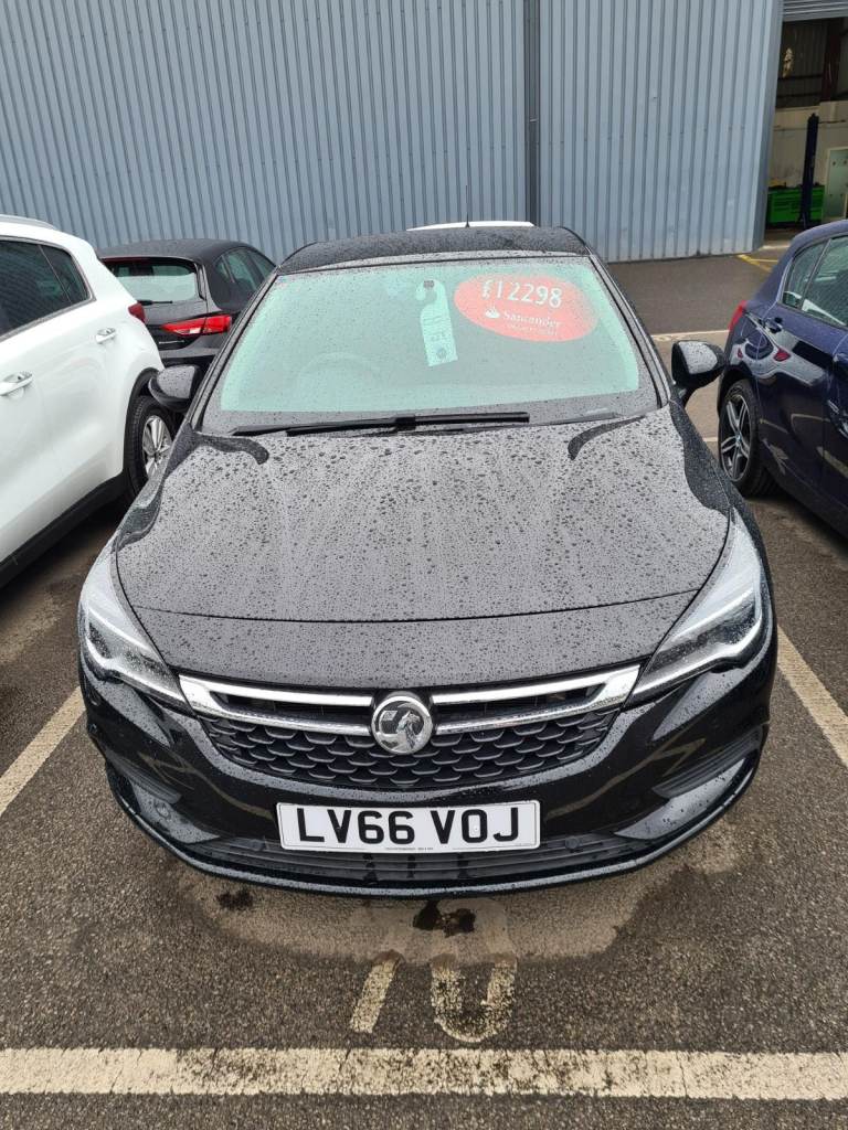Black Vauxhall Astra Turbo, Hatchback, 2016, Automatic, 5 doors (Great Condition)