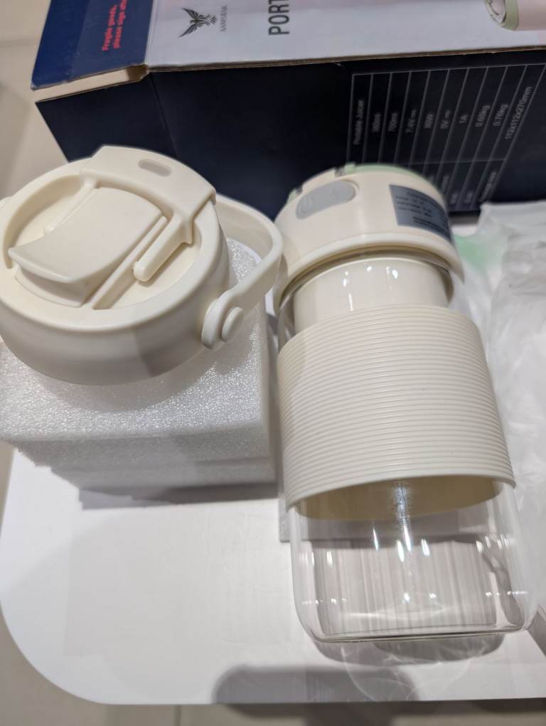 Aamsrak Portable Juicer 380ml Cordless - Shakes Smoothies Juices on the Go - New