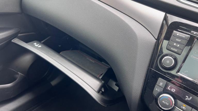 Nissan qashqai N1.5 dCi 115 N-Connecta 5dr 2 owners full Nissan history stunning