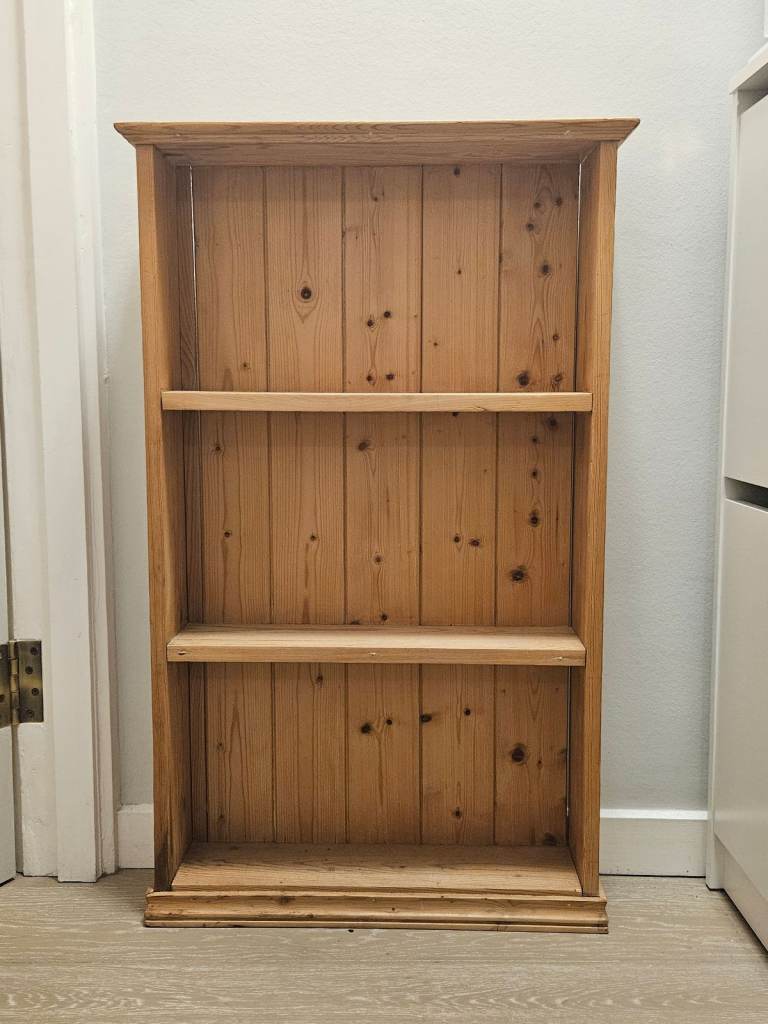 Small wood bookshelf - 3 shelves