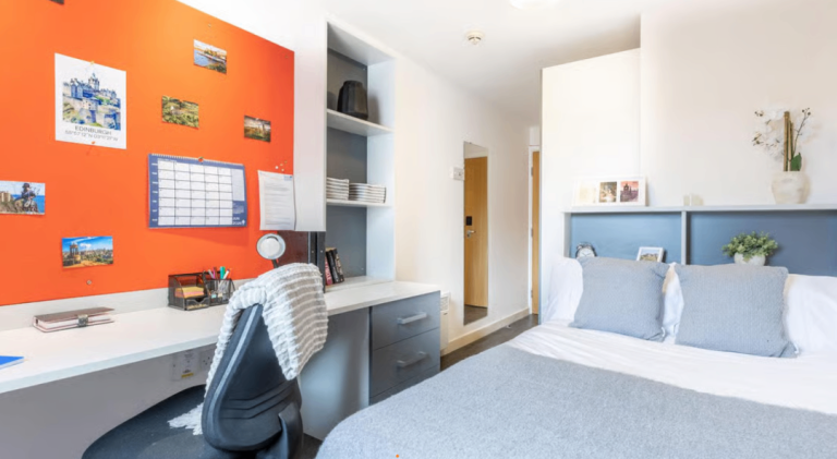 Furnished Student Room - Replacement Tenant