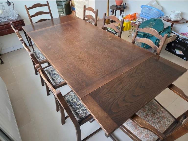 Large Wooden Extending Dining Table with 8 Chairs – Good Condition