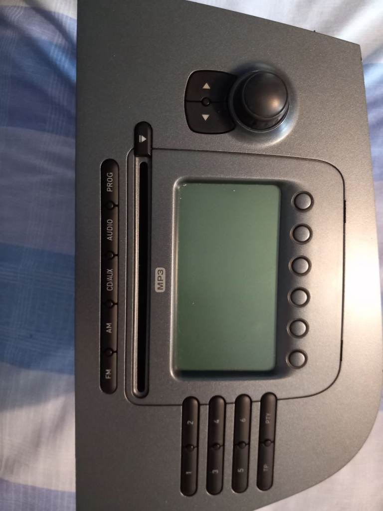 Seat car cd player/radio 