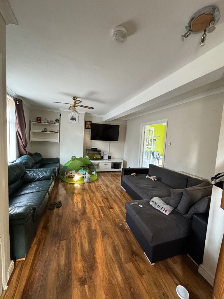 3 BEDROOM HOUSE AVAILABLE FOR RENT 