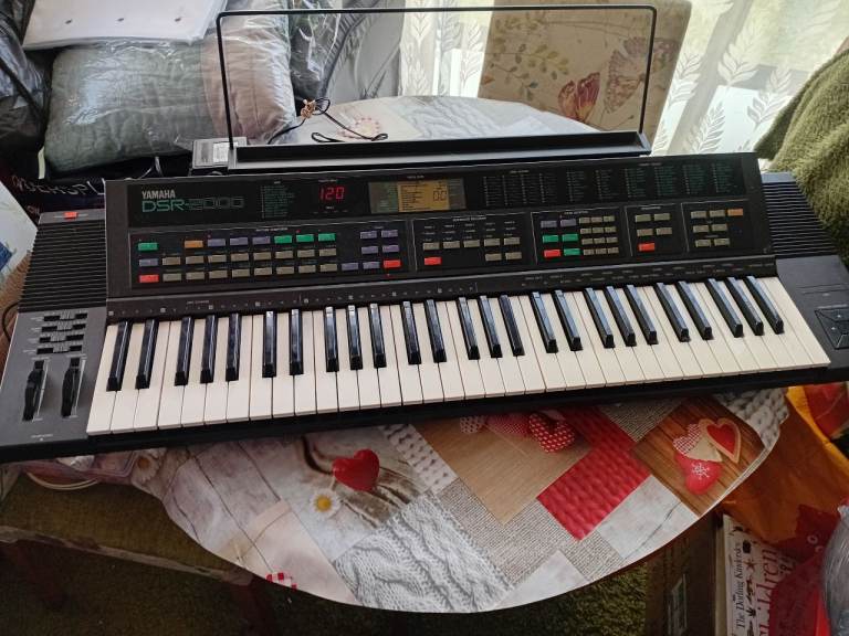 YAMAHA DSR2000 FM SYNTHESIZER 