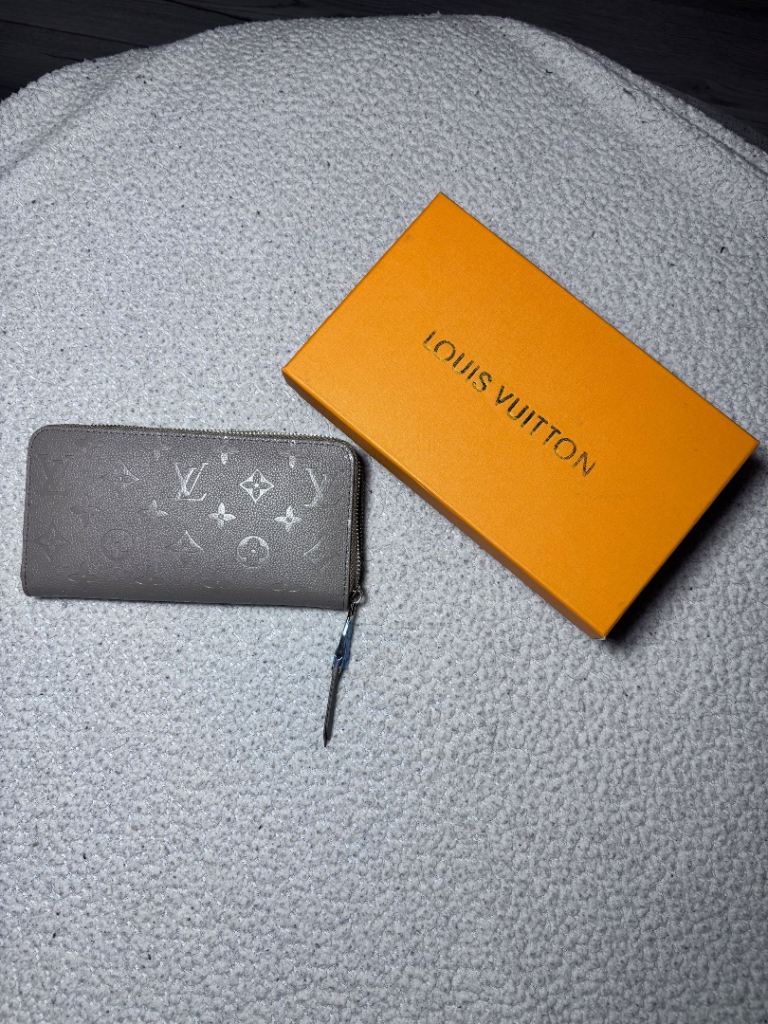 Louis Vuitton purse 
