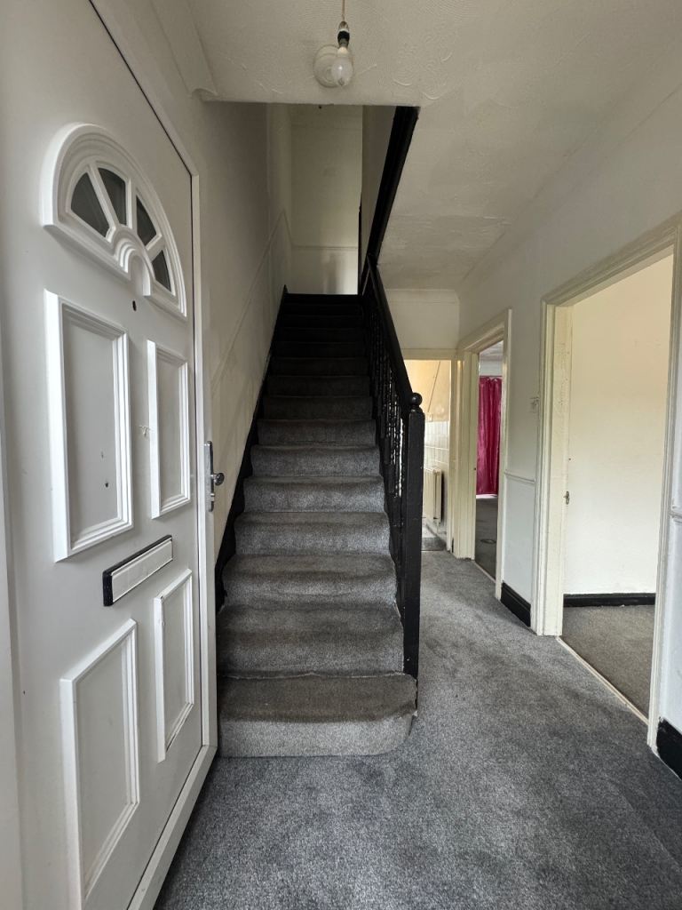 4 BEDROOM HOUSE AVAILABLE FOR RENT 