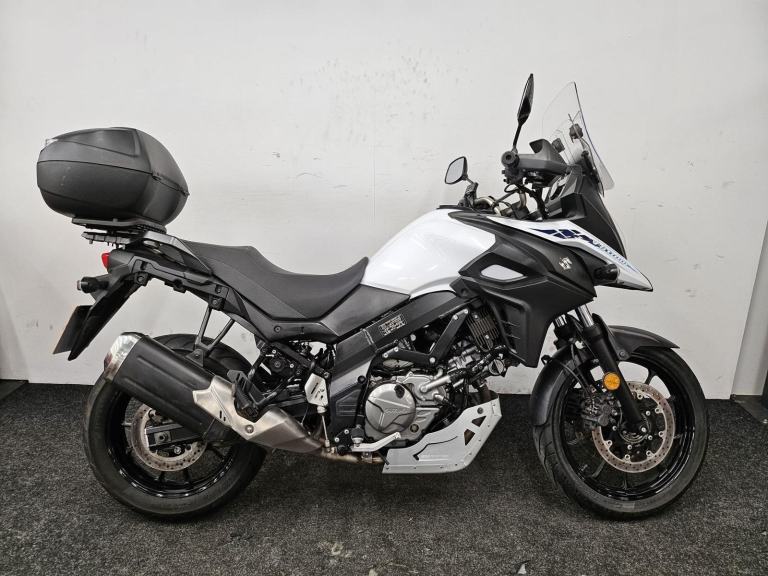 SUZUKI DL 650 VSTROM ** GIVI SCREEN - TOP BOX - GIVI BASH PLATE **