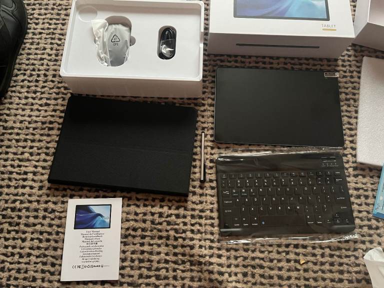 Tablet 11" android with keyboard / mouse / case / charger / BRAND NEW 256GB. NO OFFERS