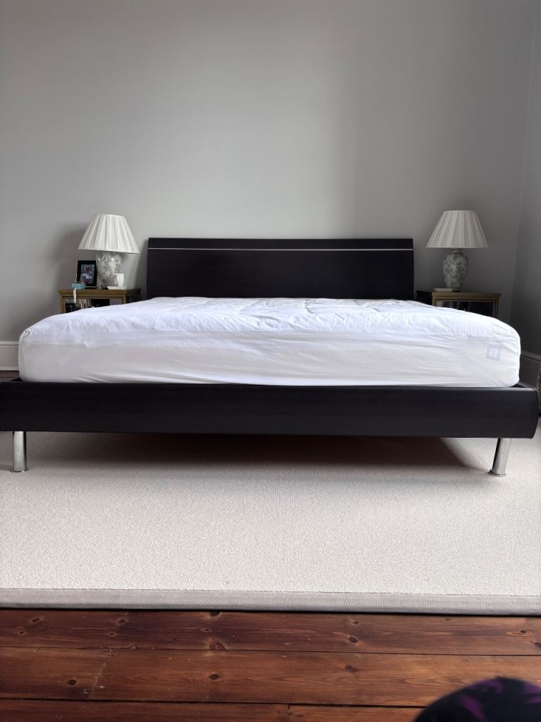 Superking Bed Frame with 2 separate electronic bases to adjust bed frame. Optional - mattresses