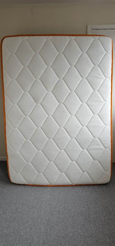 Quick sale Double mattress pocket springs and memory foam mattress 