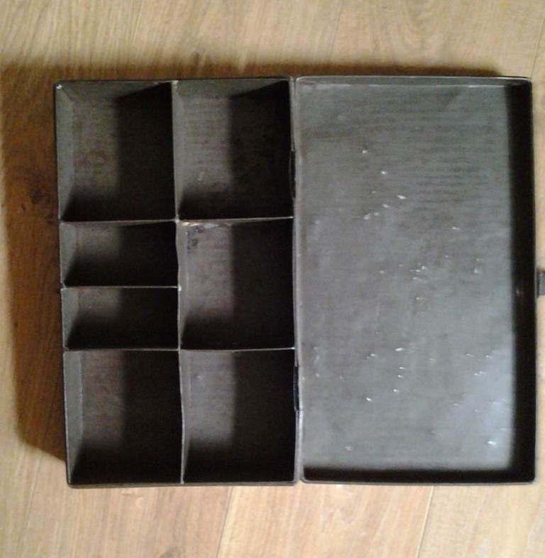 VINTAGE METAL CASH ACCESSORIES BOX