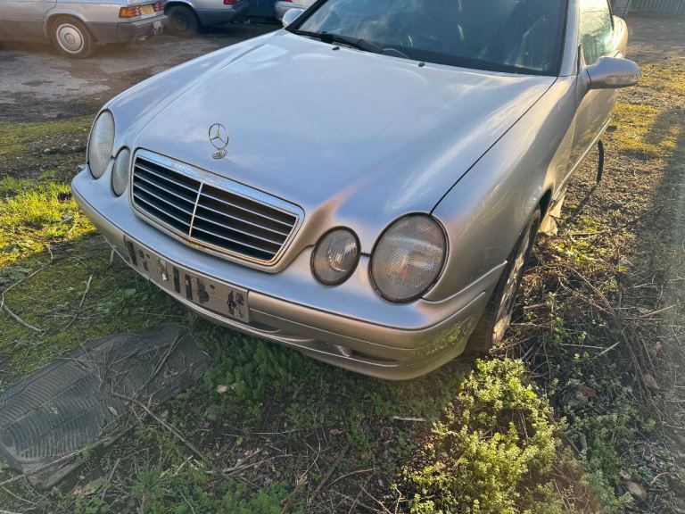 Mercedes clk 208 convertible headlight breaking while car 