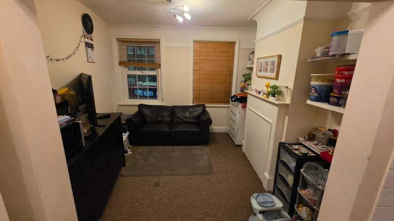 1Bed First Floor (NO Lift) flat to rent in Kenton, Harrow - Kenton Road