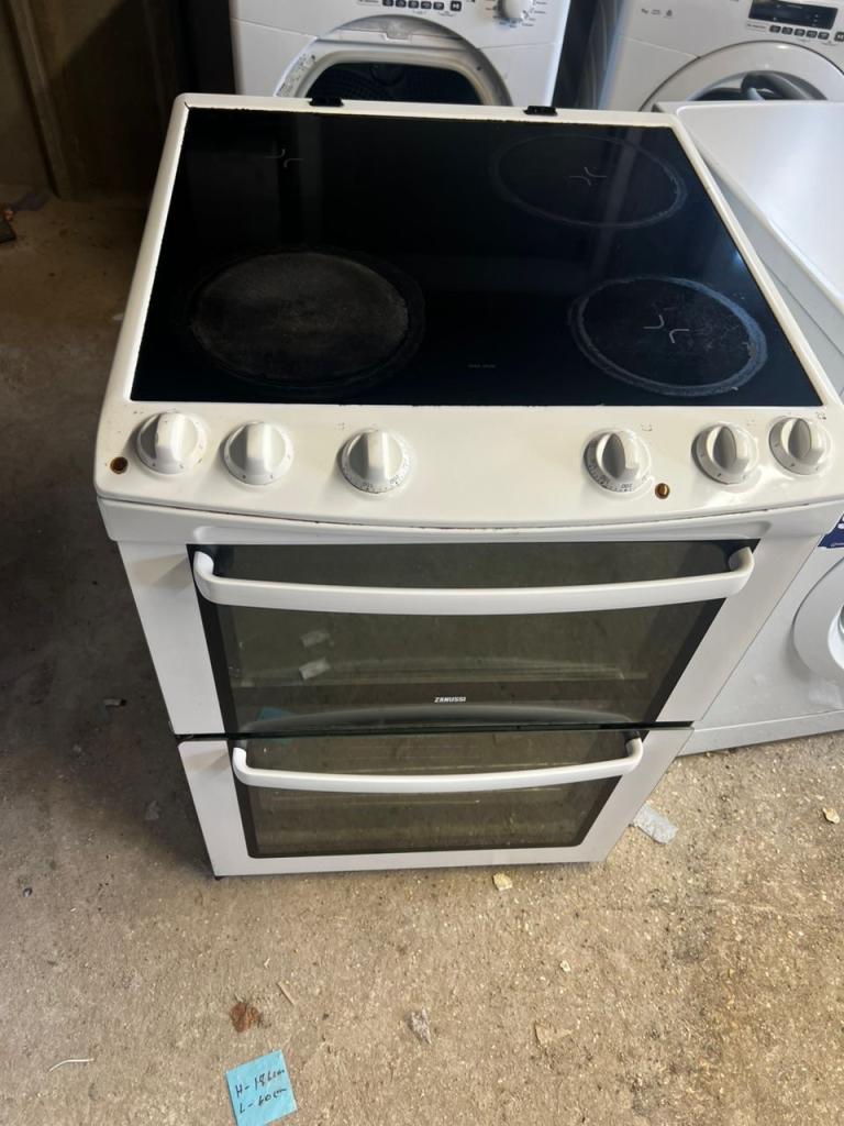 White Electric Freestanding Double Oven Cooker – Good Condition