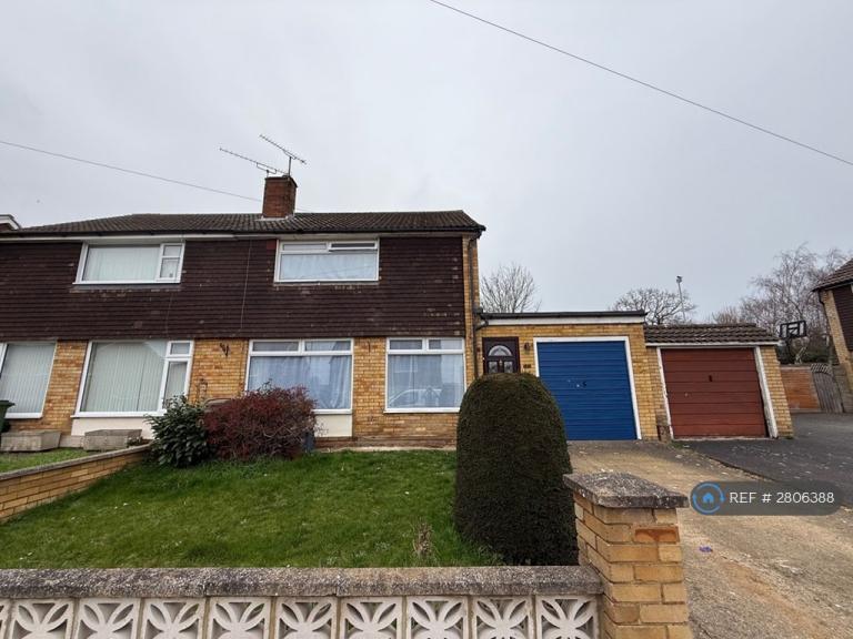 3 bedroom house in Gransden Close, Luton, LU3 (3 bed) (#2806388)
