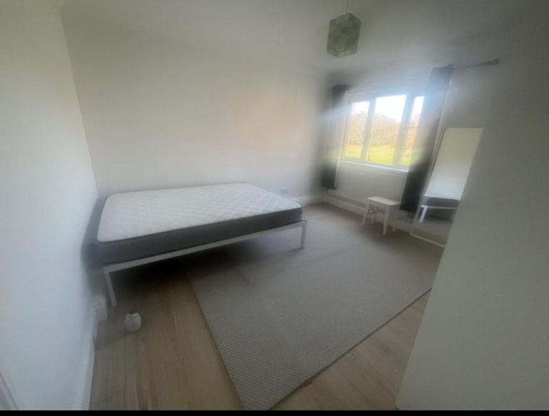 Triple room to rent Woodford Green 