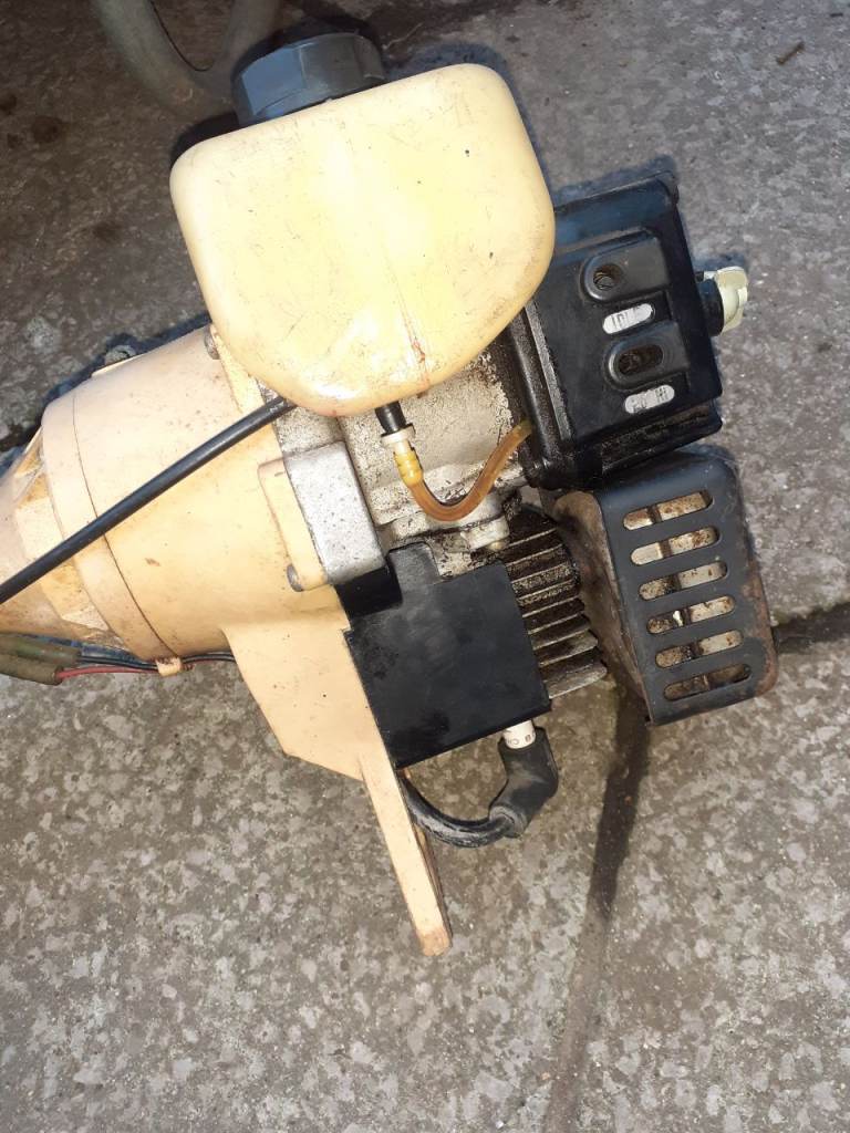 Mculloch 2 stroke strimmer . Spares or repairs.