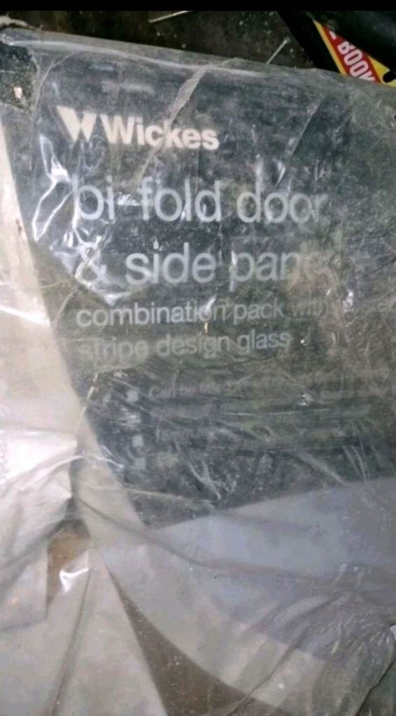 wickes Bi-fold door & side panels. (Brand new). Combination stripe design glass.