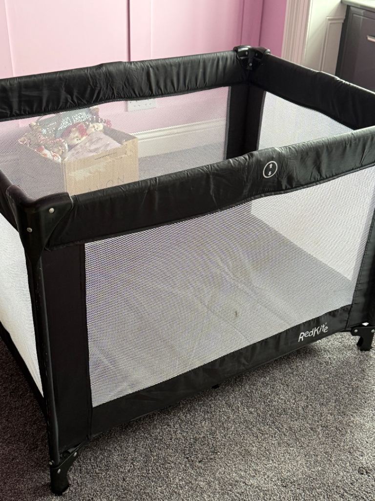 Redkite playpen , great condition 
