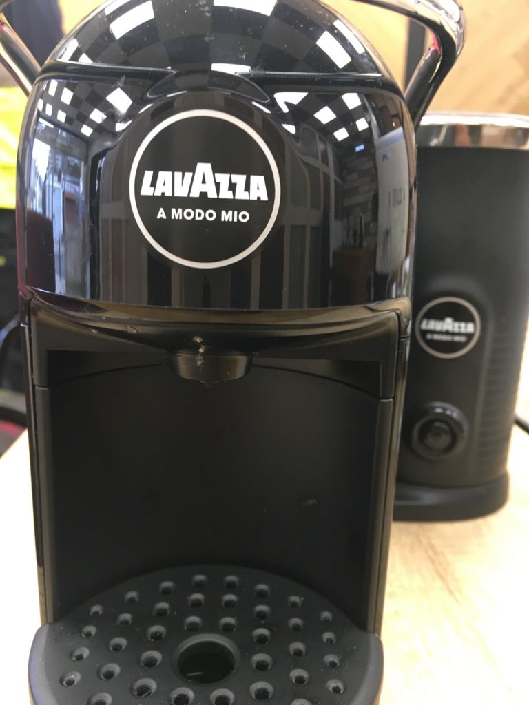 £20.00 Lavazza A Modo Mio Jolie & Milk EVO Coffee Machine With Milk Frother Black used 