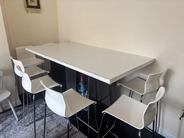 White High Bar Table with 7 Matching  bar Stools – Good Condition