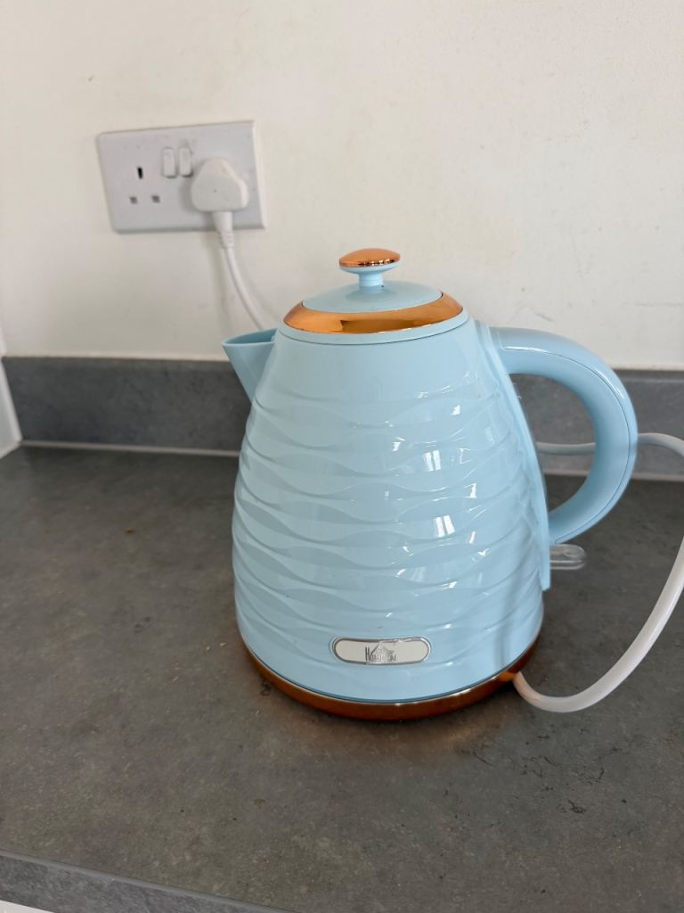 Beautiful used kettle- working perfectly 