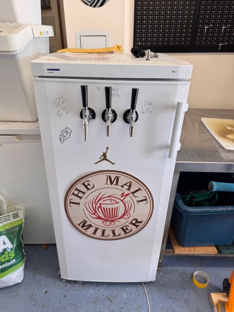 3 Tap Kegerator / Draft Beer Fridge – Home Bar Beer Dispenser with CO₂ Regulator