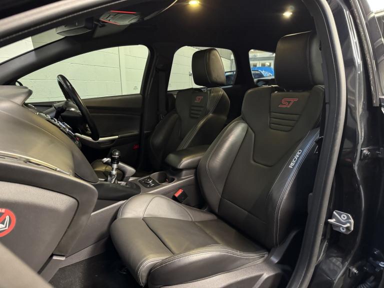 FORD FOCUS 2.0 T EcoBoost ST-3 Black Manual Petrol 2013