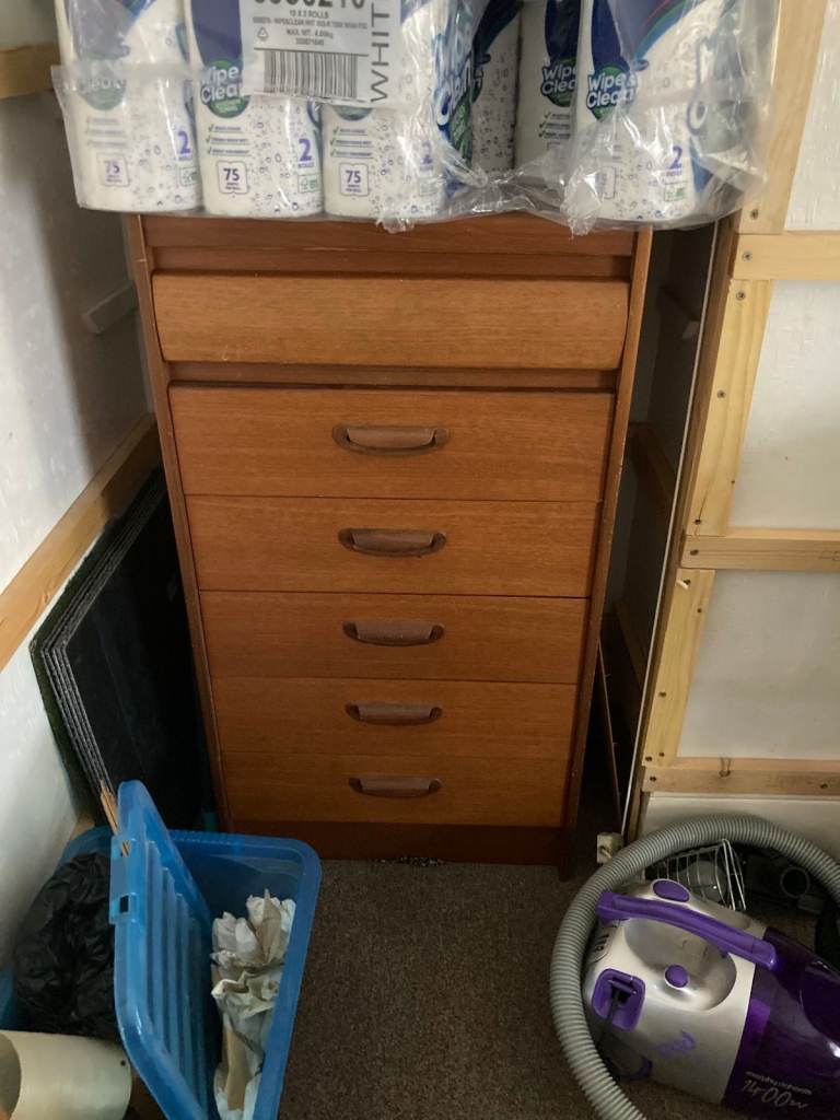 Wooden Chest of Drawers – Good Condition