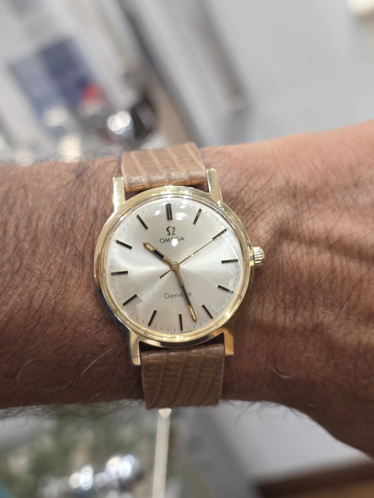 Vintage Omega Genève 18K Gold - Original Dial - Fully Serviced - 1960s