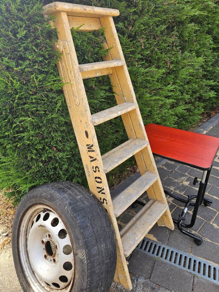 Free ladder table and wheel to collect 
