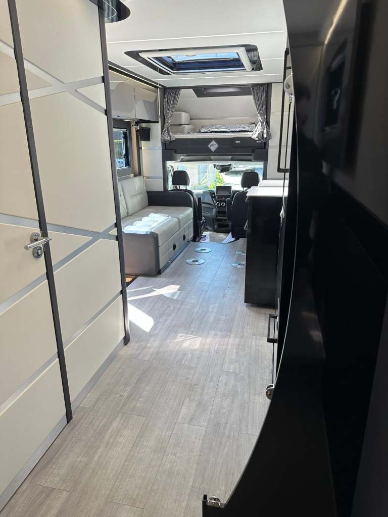 RC Motorhomes RC9M Motorhome Camper RV
