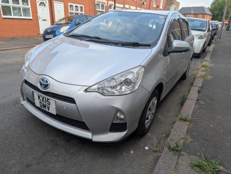 Toyota Prius (Aqua), 2015, 1490 (cc)