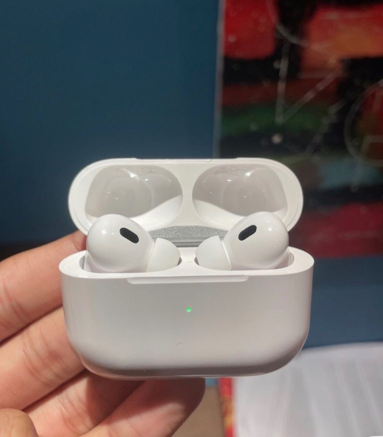 Apple AirPods Pro (2nd Gen) – White, As Good As New