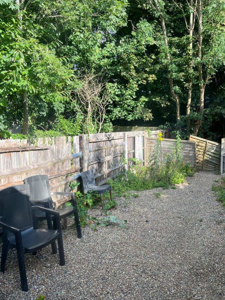 Studio Flat in London, Feltham TW13 7BJ Near Heathrow Airport